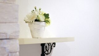 玄関の外に置く花の風水効果は絶大 色を使った飾り方と２つの注意点 開運研究員meguが教える運気アップのコツ